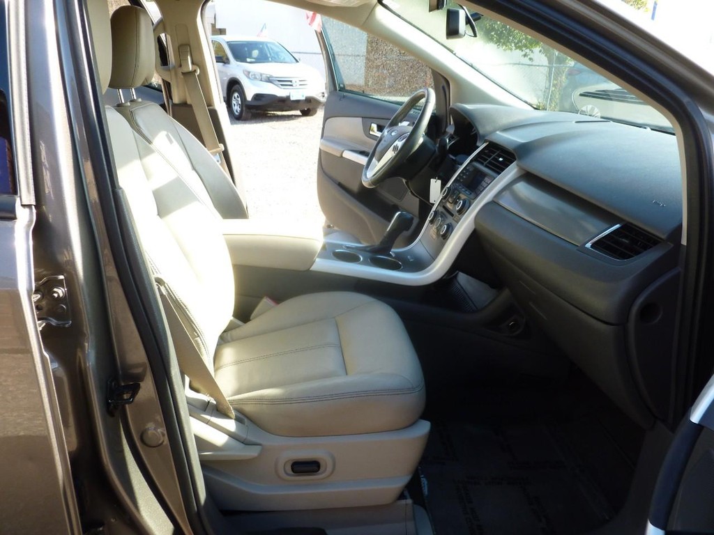 Ford Edge Vehicle Full-screen Gallery Image 20