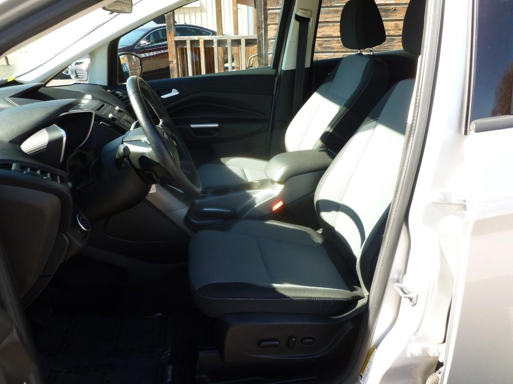 Ford C-Max Hybrid Vehicle Image 06