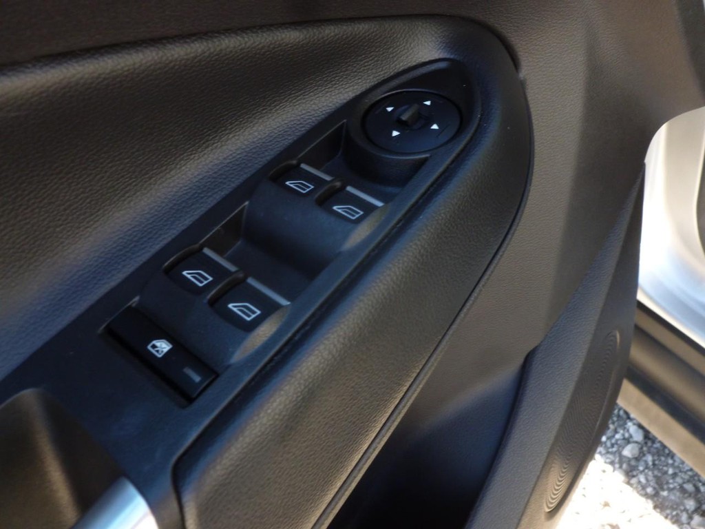 Ford C-Max Hybrid Vehicle Image 09