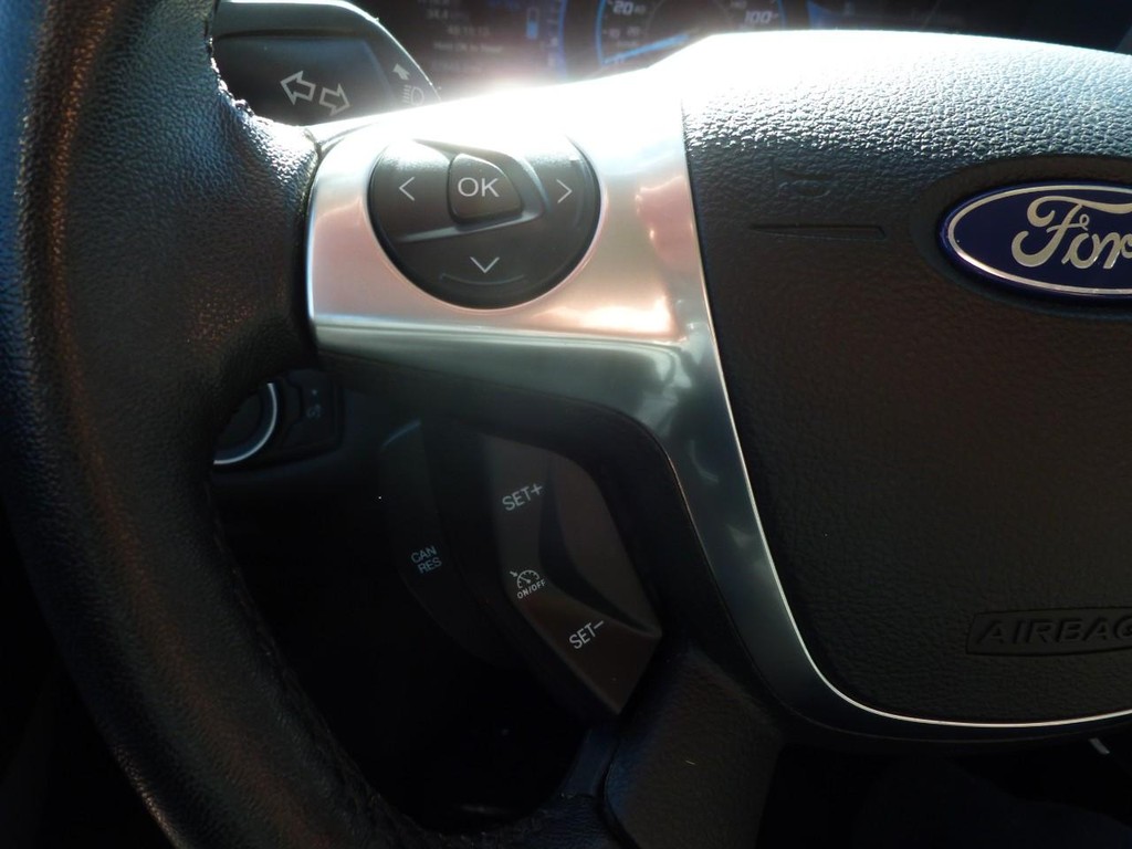 Ford C-Max Hybrid Vehicle Image 12