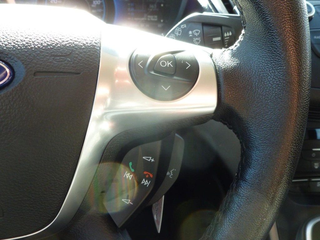 Ford C-Max Hybrid Vehicle Image 13