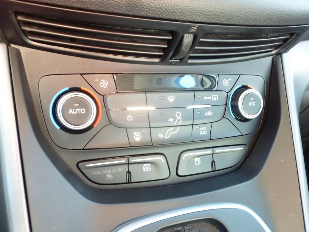 Ford C-Max Hybrid Vehicle Image 17