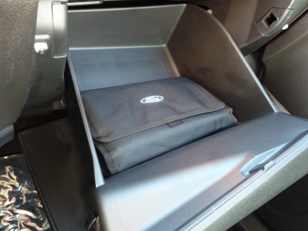 Ford C-Max Hybrid Vehicle Image 19