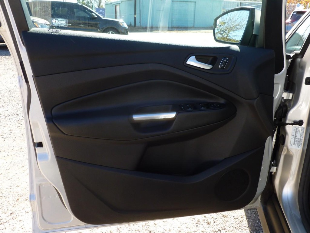 Ford C-Max Hybrid Vehicle Image 20