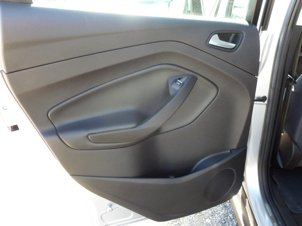 Ford C-Max Hybrid Vehicle Image 21