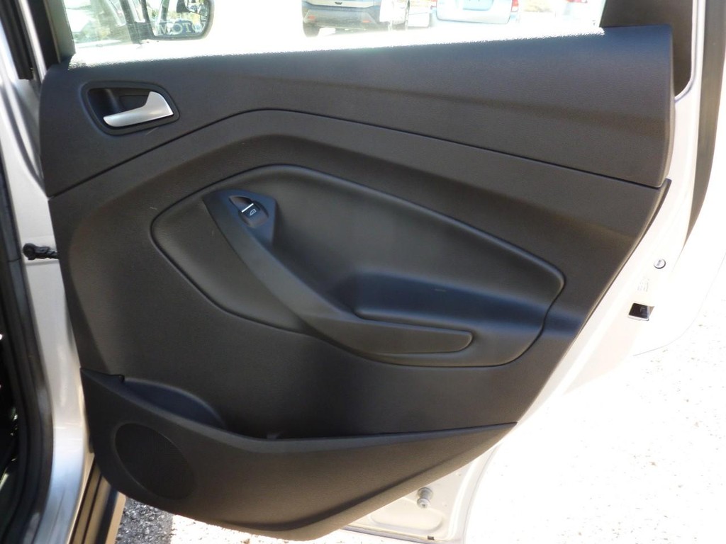 Ford C-Max Hybrid Vehicle Image 22