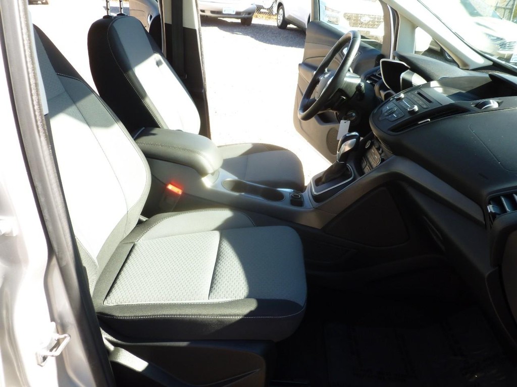 Ford C-Max Hybrid Vehicle Image 24