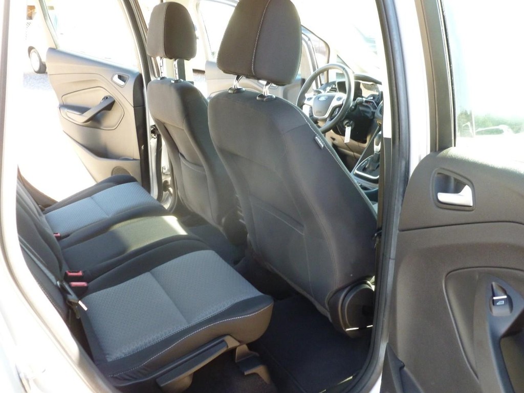 Ford C-Max Hybrid Vehicle Image 25