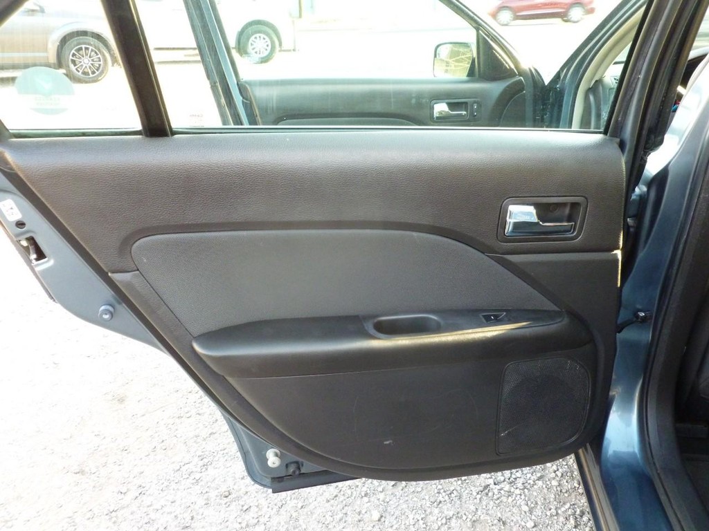 Ford Fusion Vehicle Image 17