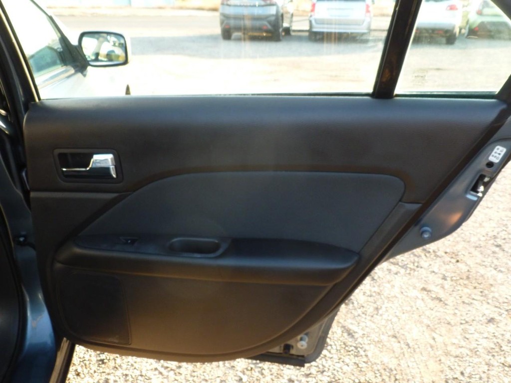 Ford Fusion Vehicle Image 18