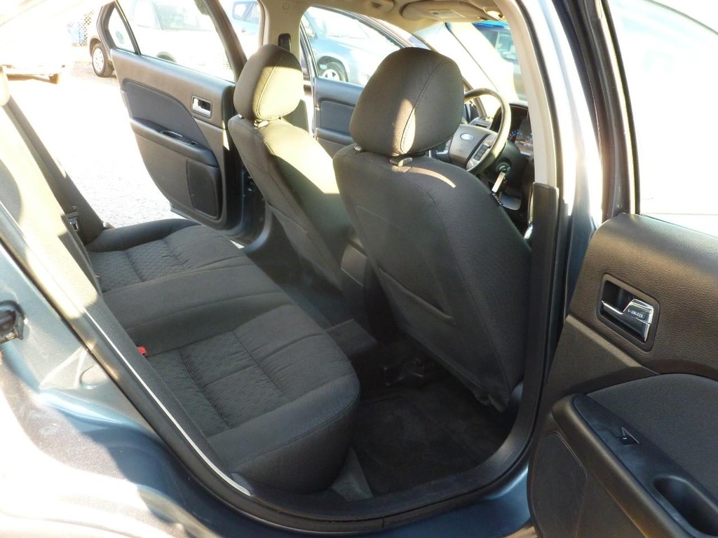 Ford Fusion Vehicle Image 21