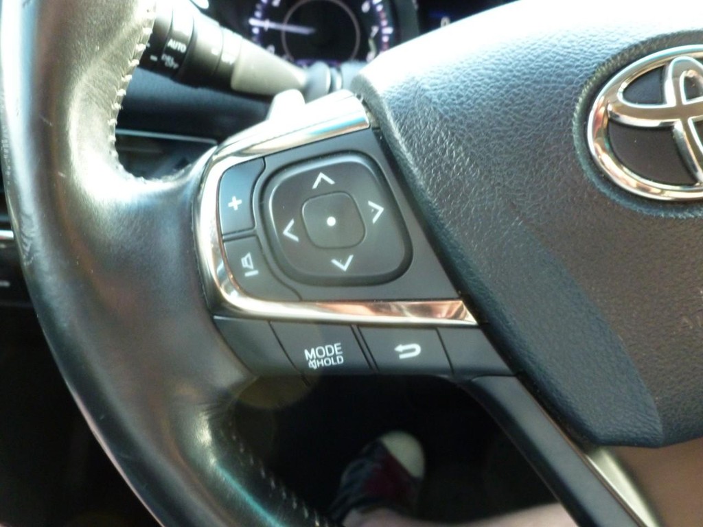 Toyota Avalon Vehicle Image 11