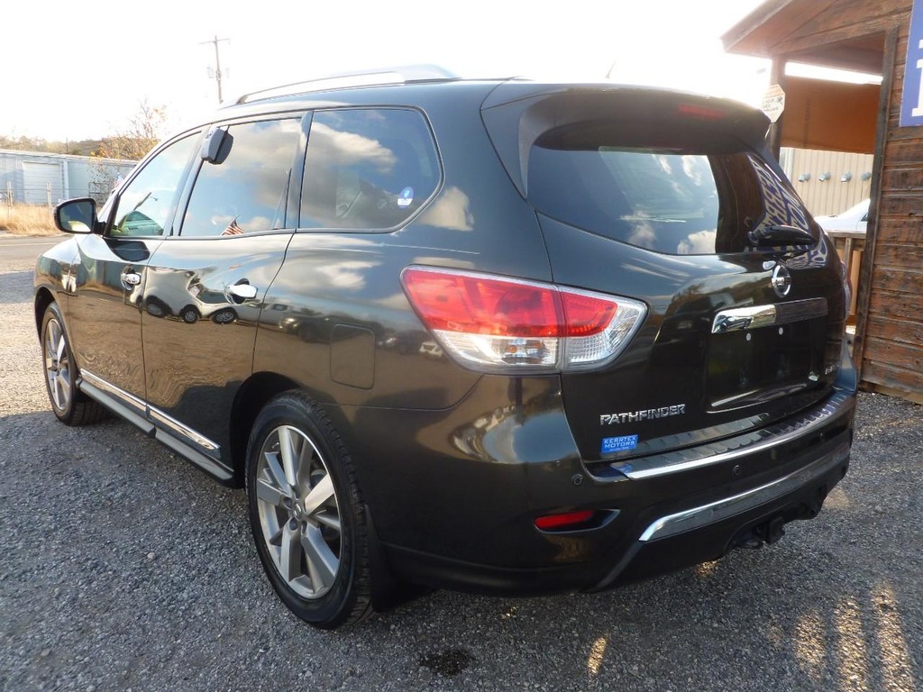 Nissan Pathfinder Vehicle Image 02