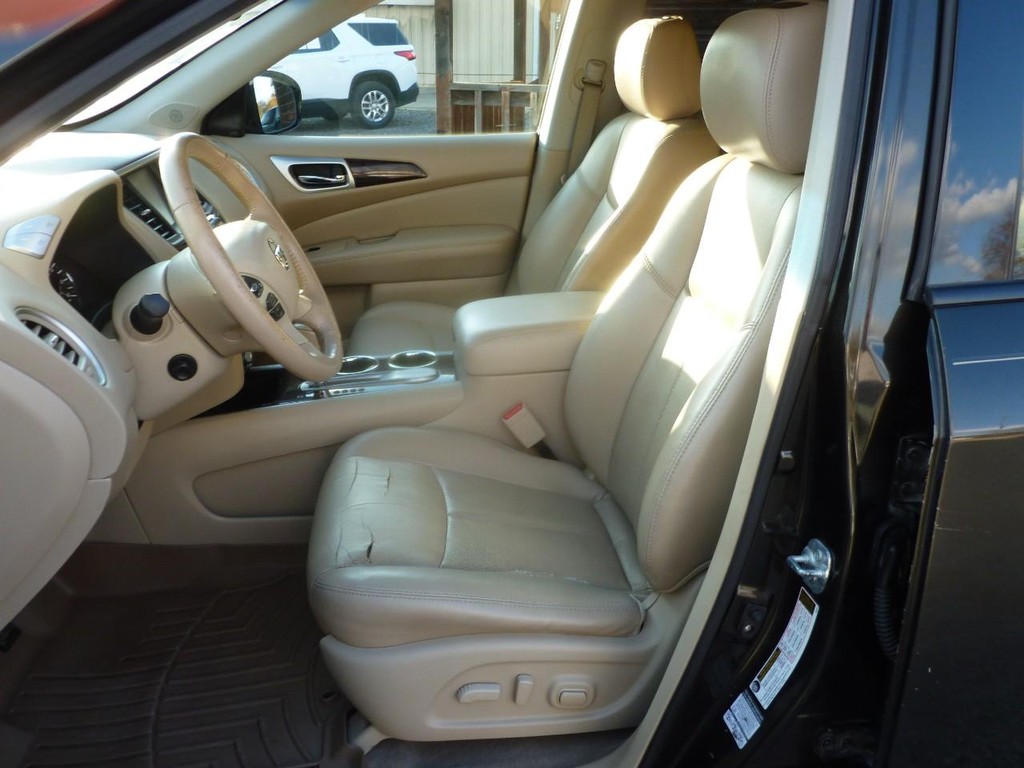 Nissan Pathfinder Vehicle Image 06