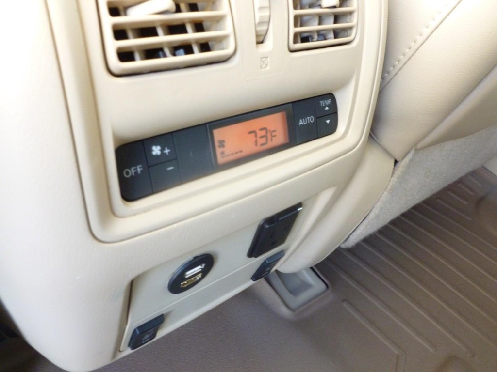 Nissan Pathfinder Vehicle Image 09