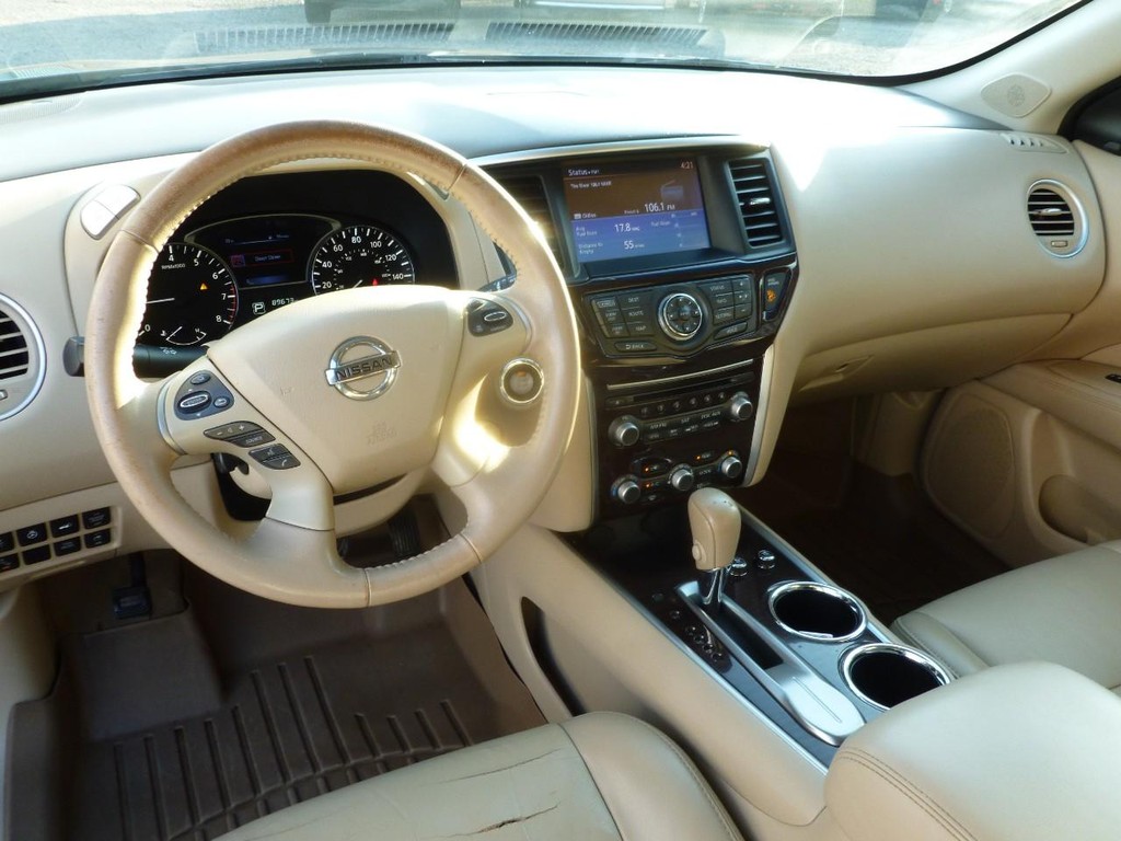 Nissan Pathfinder Vehicle Image 10