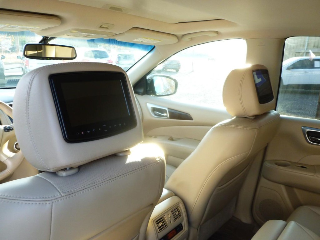 Nissan Pathfinder Vehicle Image 11