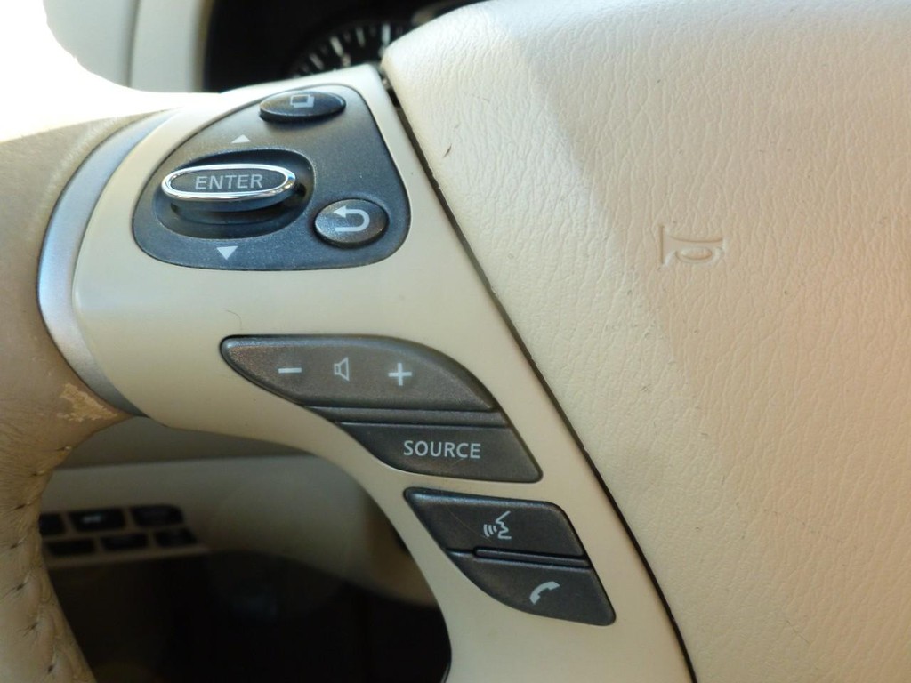 Nissan Pathfinder Vehicle Image 15