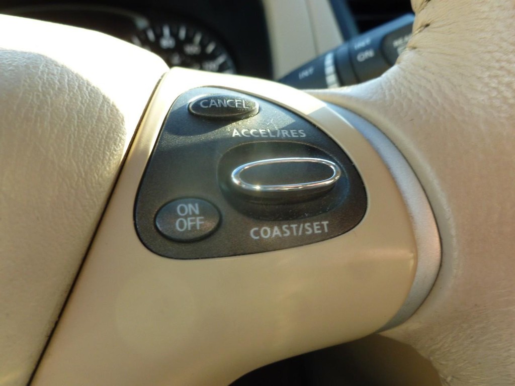 Nissan Pathfinder Vehicle Image 16