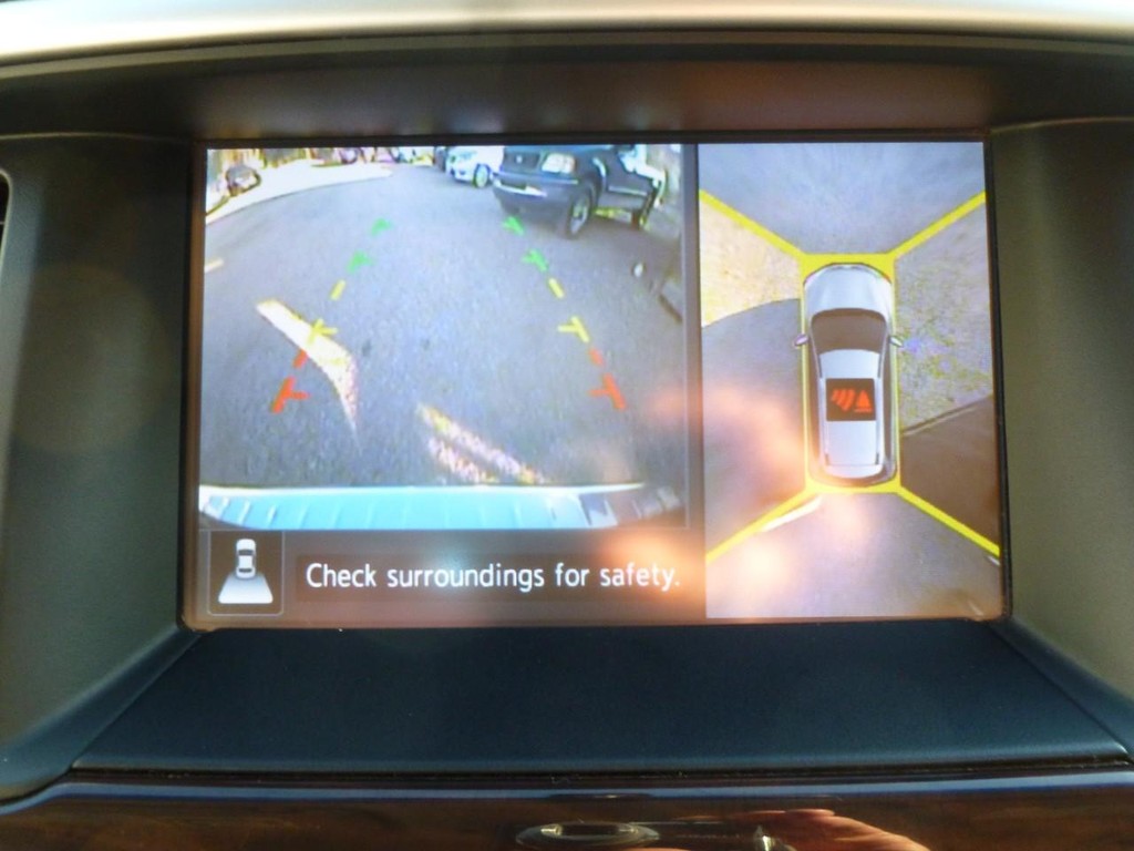 Nissan Pathfinder Vehicle Image 18