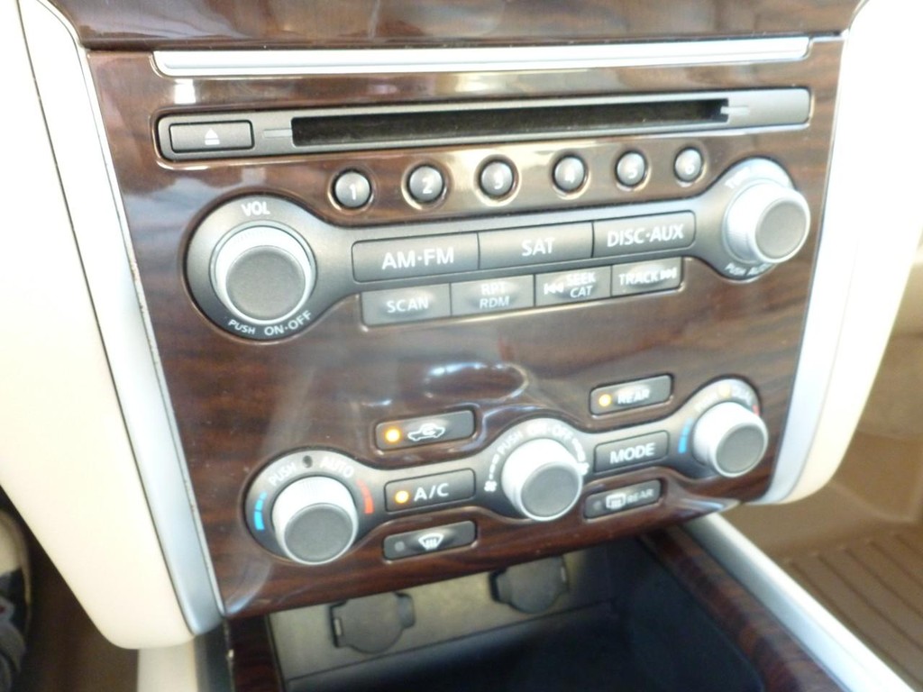 Nissan Pathfinder Vehicle Image 21