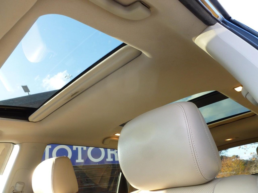 Nissan Pathfinder Vehicle Image 26