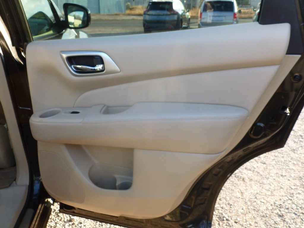 Nissan Pathfinder Vehicle Image 29