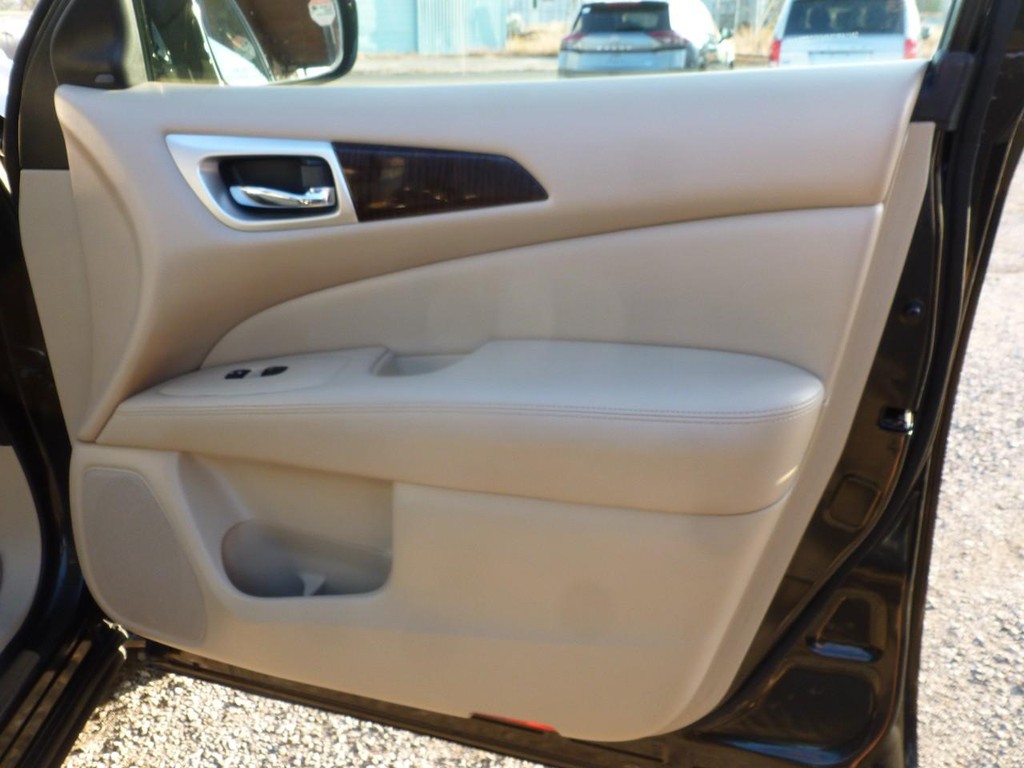 Nissan Pathfinder Vehicle Image 30