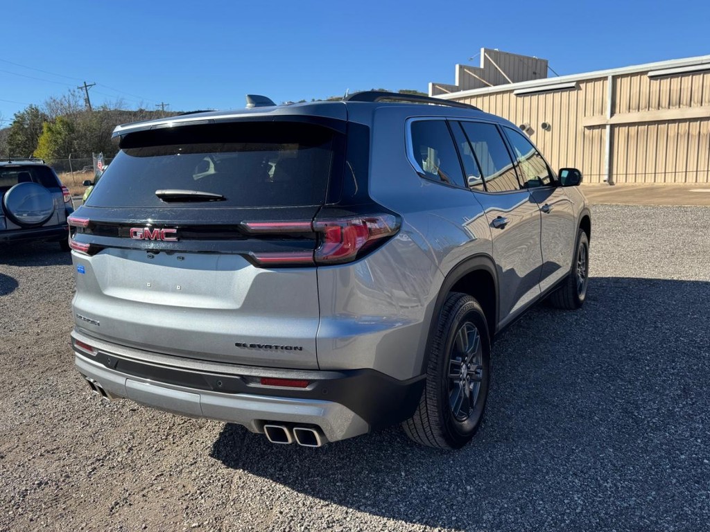 GMC Acadia Vehicle Full-screen Gallery Image 03