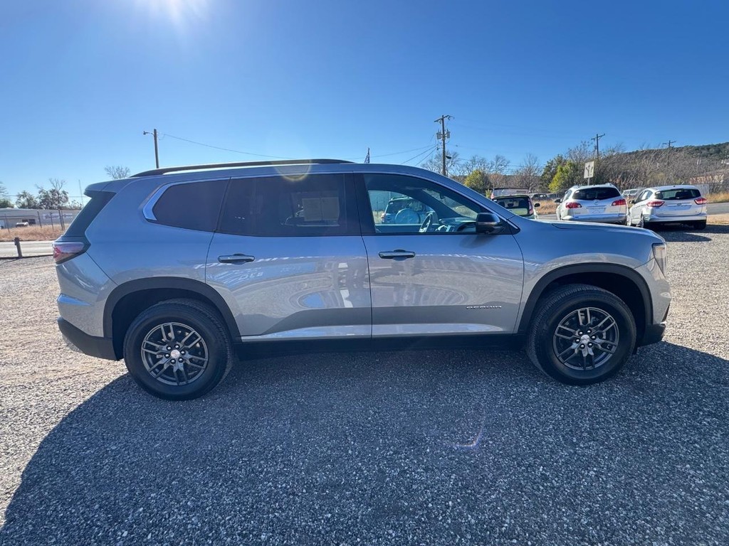 GMC Acadia Vehicle Full-screen Gallery Image 07