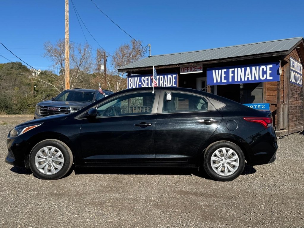 Hyundai Accent Vehicle Image 02