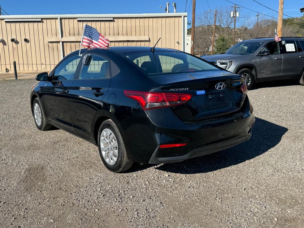 Hyundai Accent Vehicle Image 03