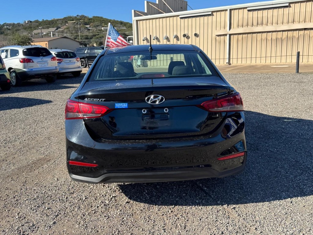 Hyundai Accent Vehicle Image 05