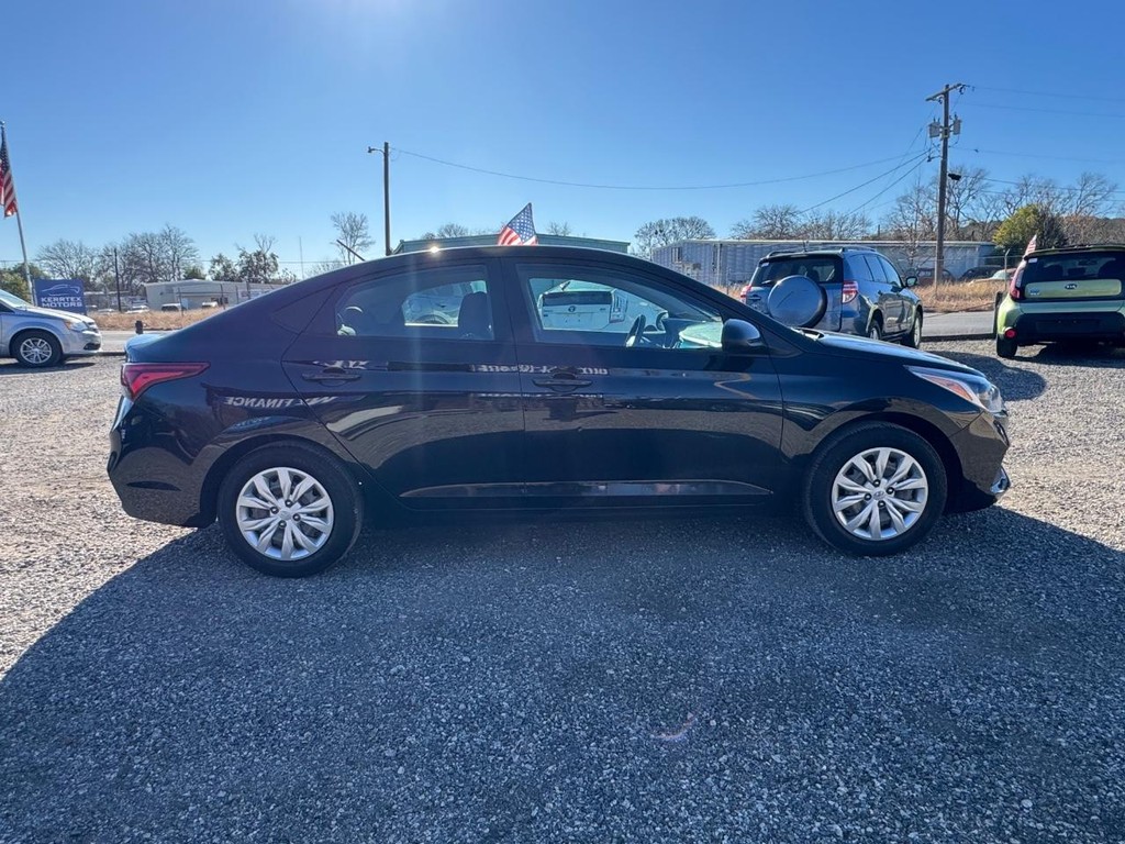 Hyundai Accent Vehicle Image 07