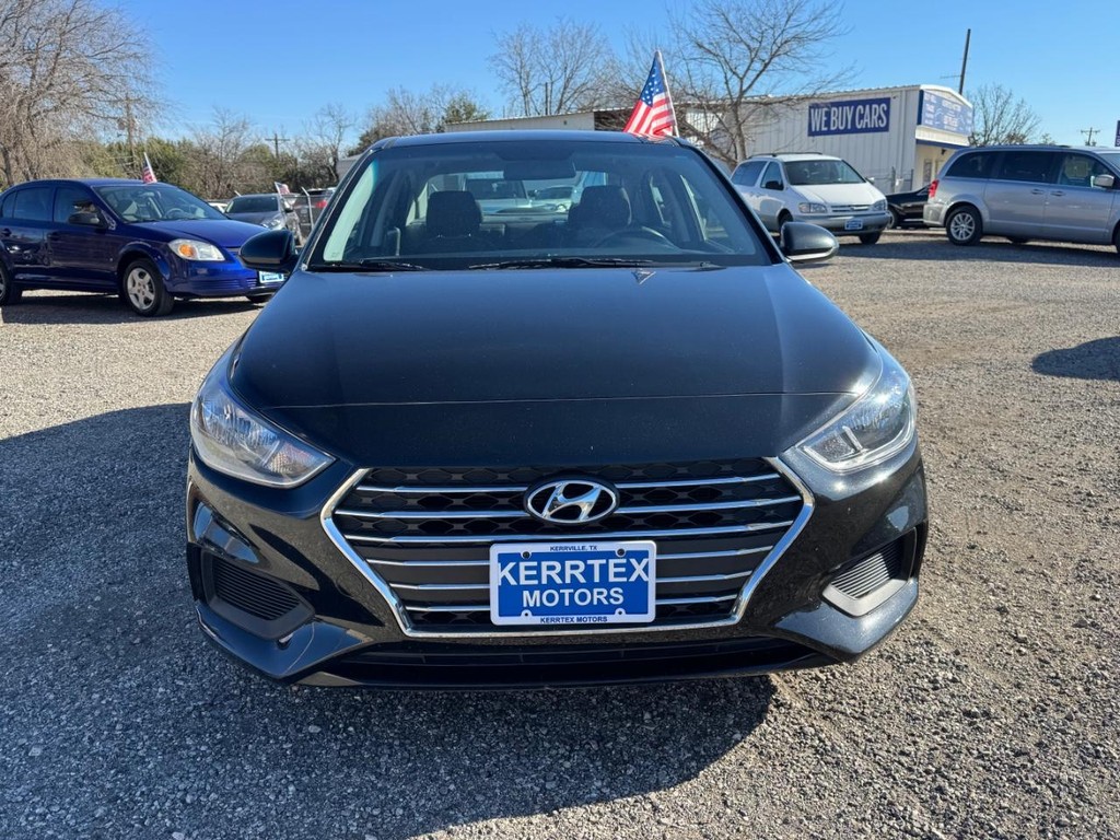 Hyundai Accent Vehicle Image 09