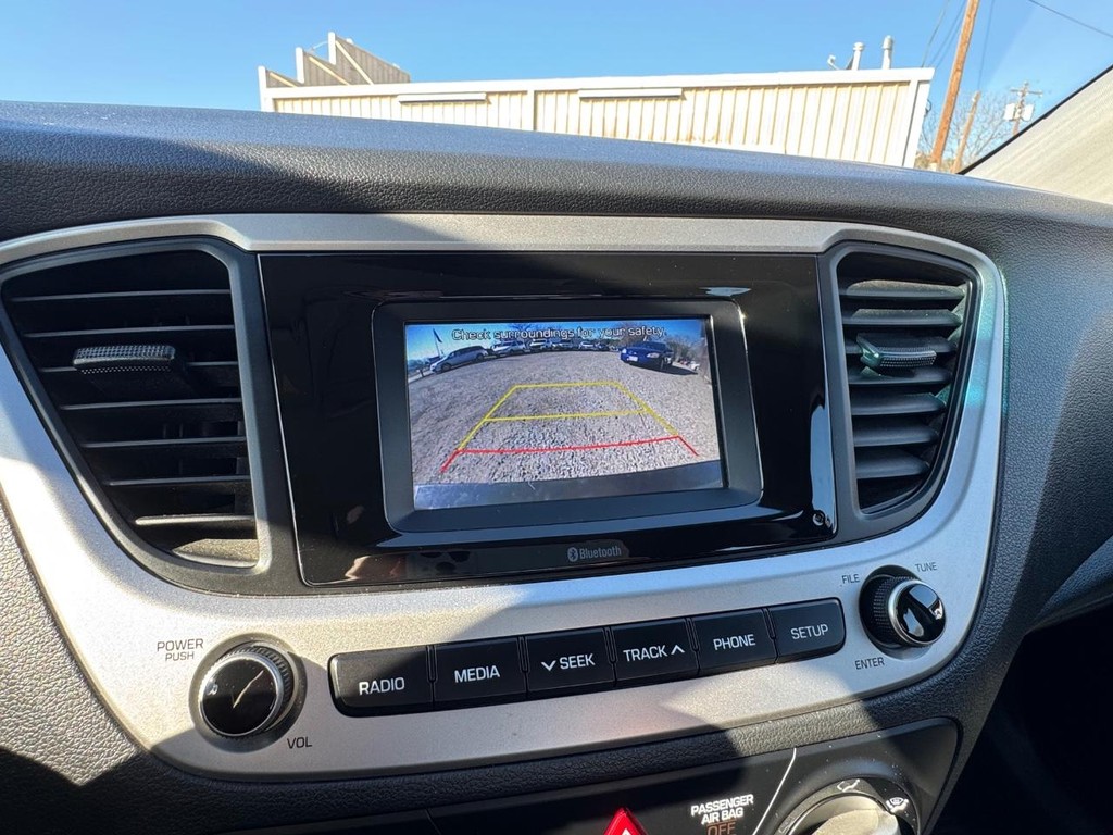 Hyundai Accent Vehicle Image 14