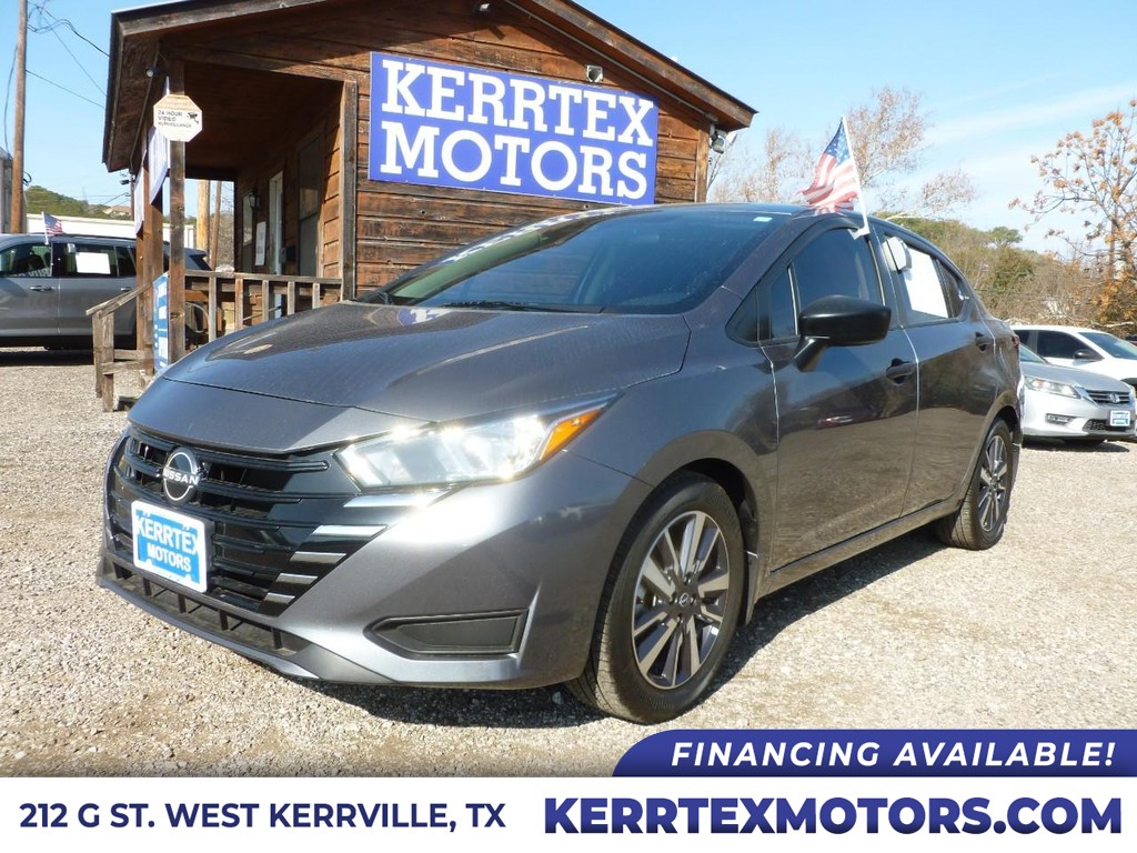 Nissan Versa Vehicle Full-screen Gallery Image 01