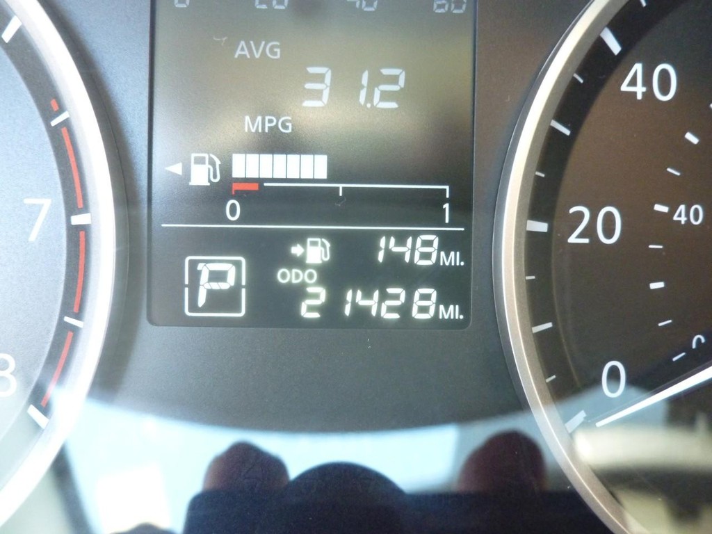 Nissan Versa Vehicle Full-screen Gallery Image 10