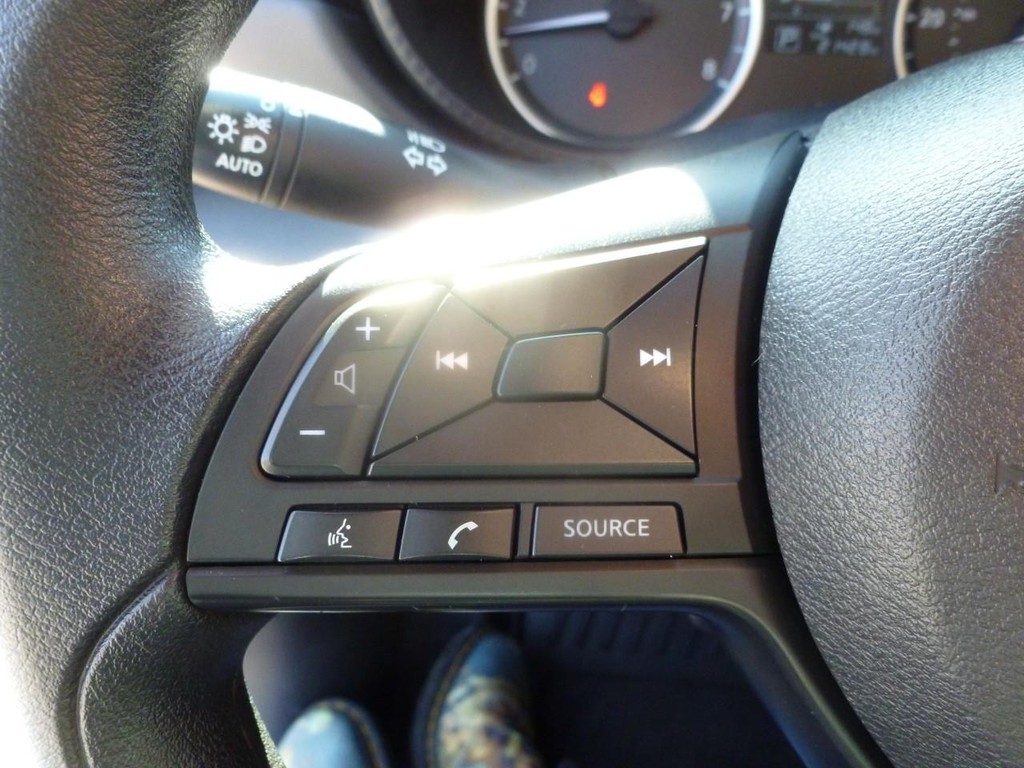 Nissan Versa Vehicle Full-screen Gallery Image 11