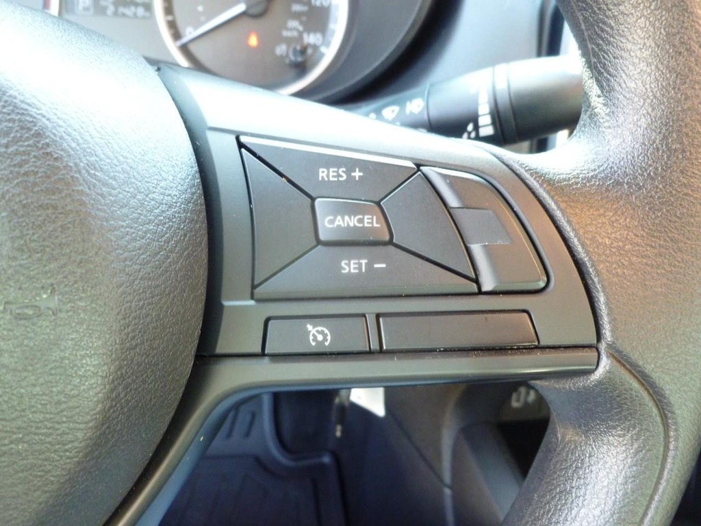 Nissan Versa Vehicle Full-screen Gallery Image 12