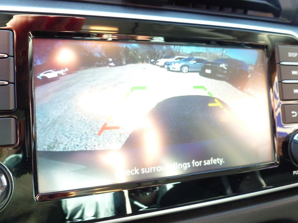 Nissan Versa Vehicle Full-screen Gallery Image 14