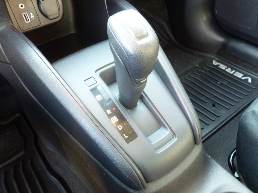 Nissan Versa Vehicle Full-screen Gallery Image 16