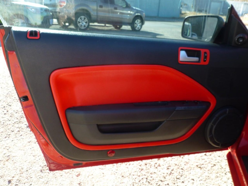 Ford Mustang Vehicle Image 16