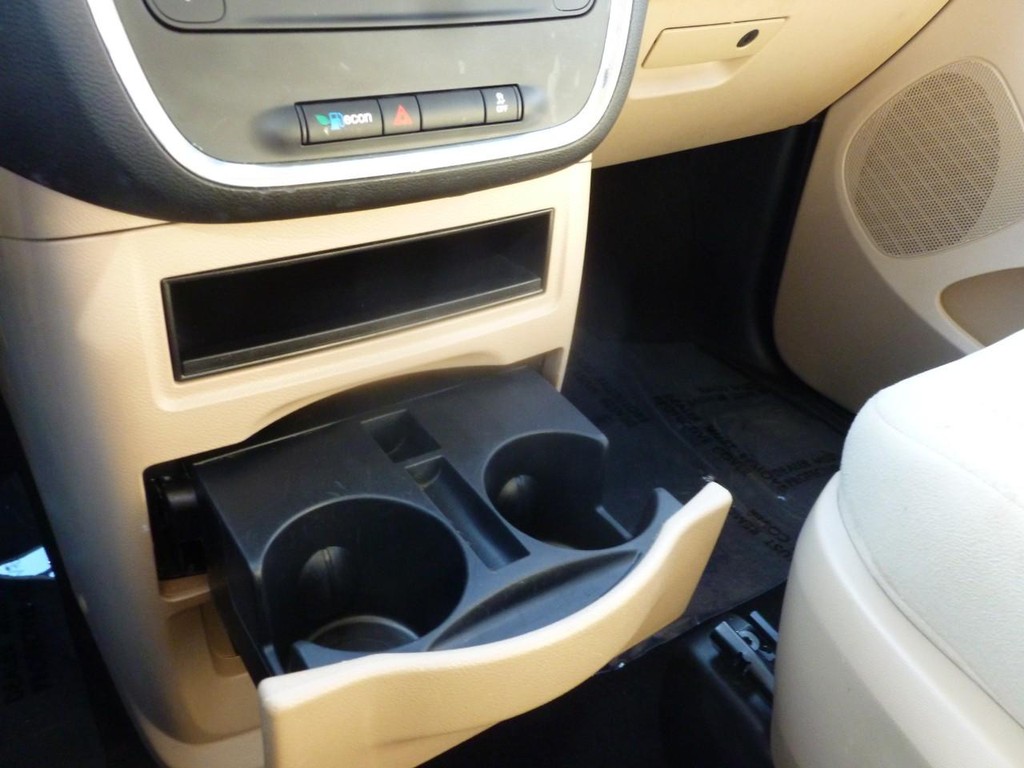 Dodge Grand Caravan Vehicle Image 16