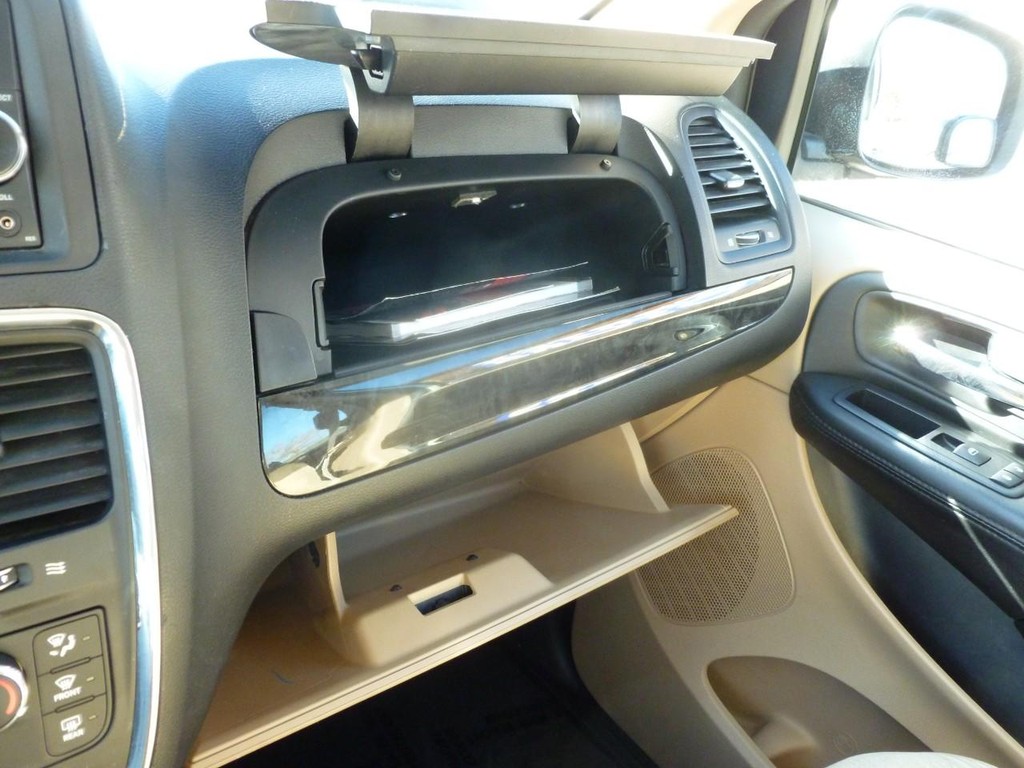 Dodge Grand Caravan Vehicle Image 17