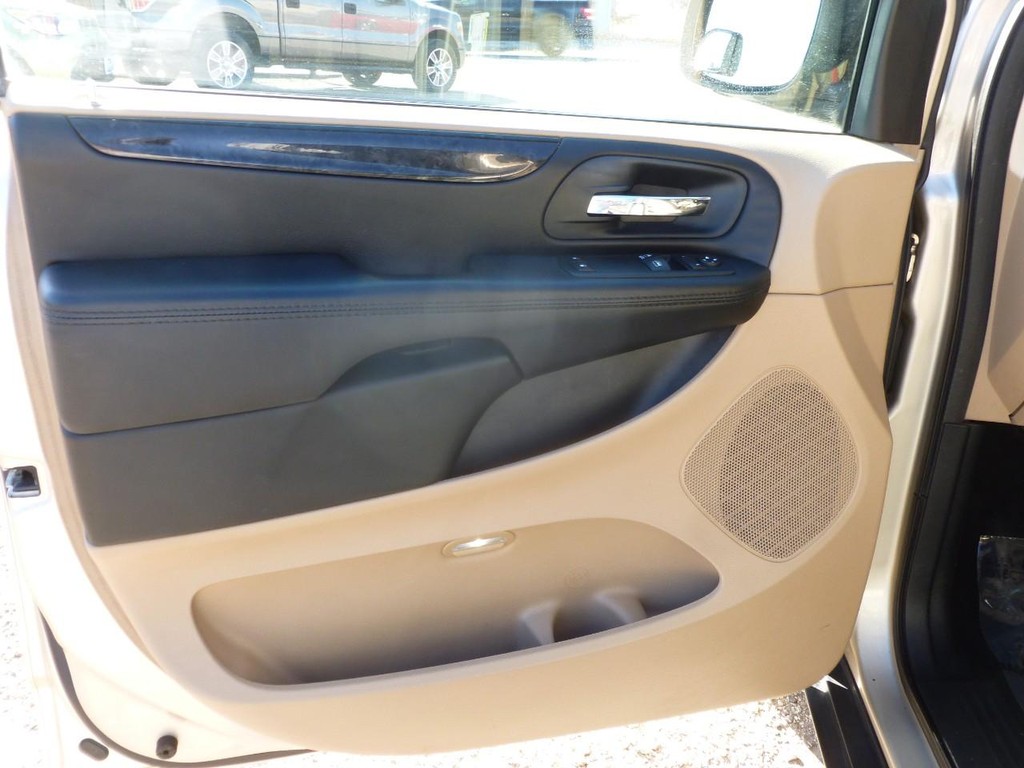 Dodge Grand Caravan Vehicle Image 18