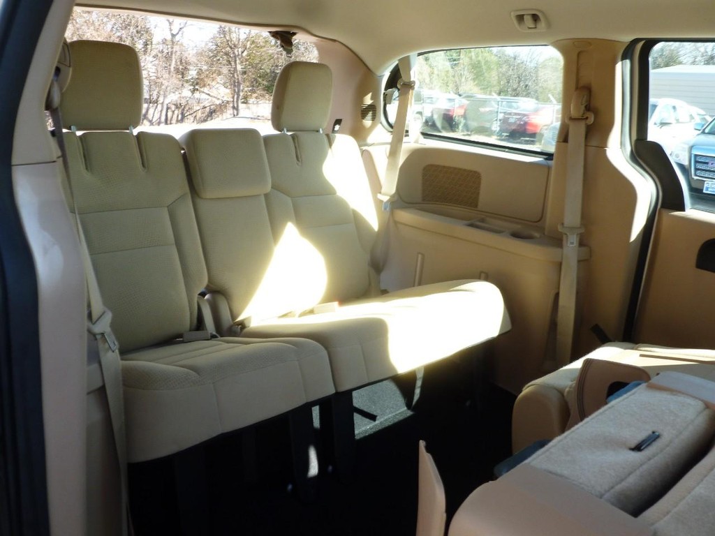 Dodge Grand Caravan Vehicle Image 22