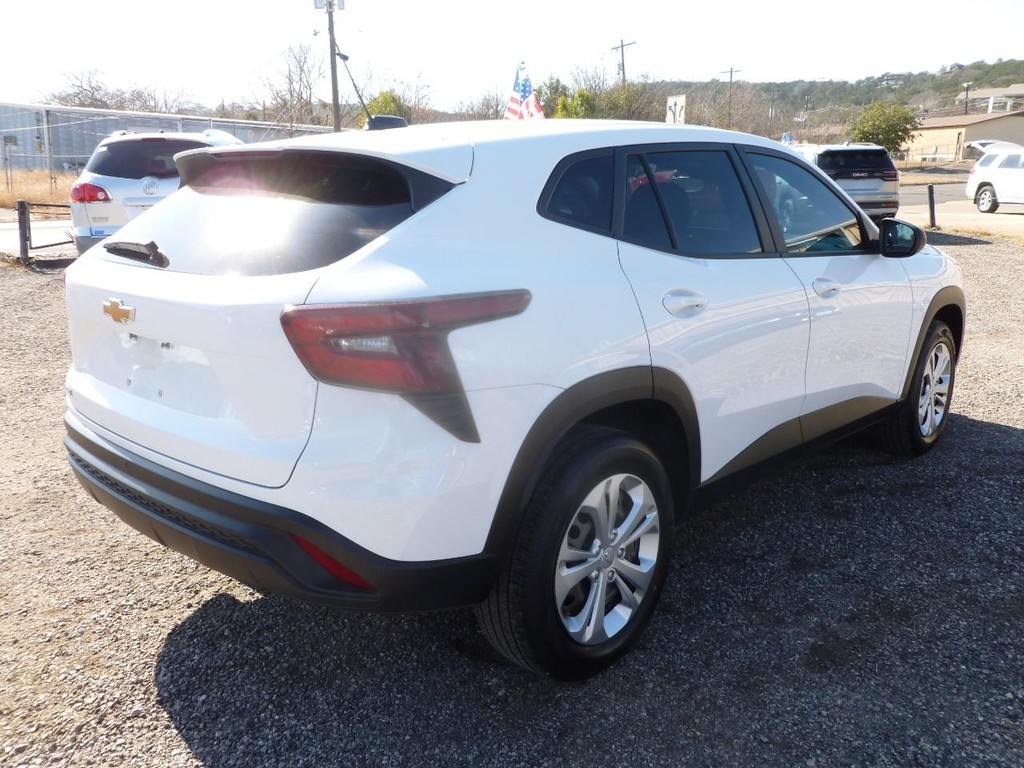 Chevrolet Trax Vehicle Image 03