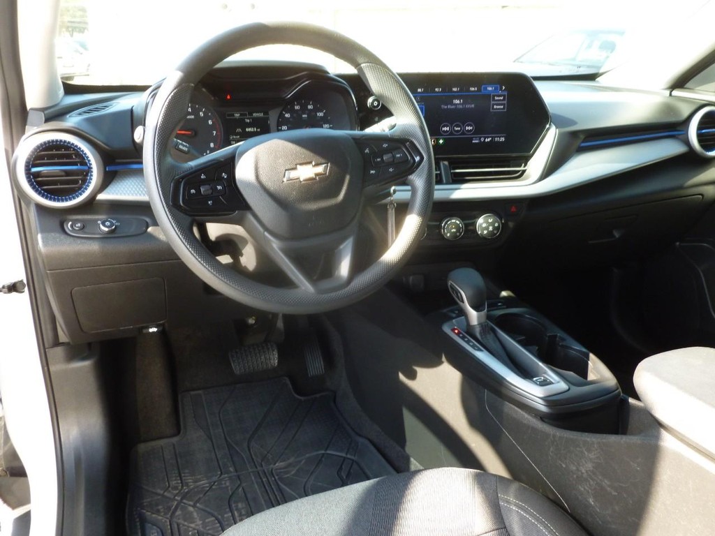 Chevrolet Trax Vehicle Image 08