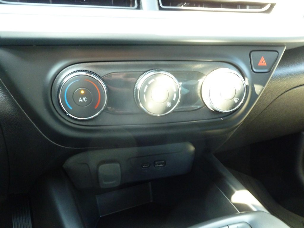 Chevrolet Trax Vehicle Image 13